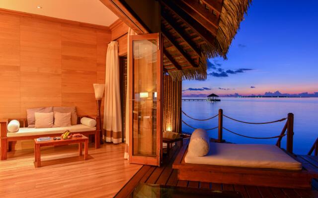 Adaaran Select Meedhupparu & Prestige Water Villas Maldives