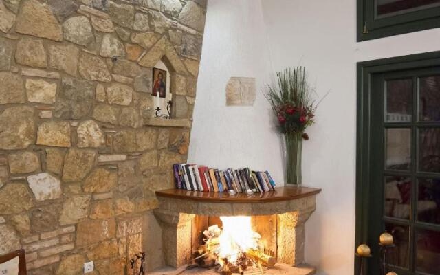 Artemis Hotel