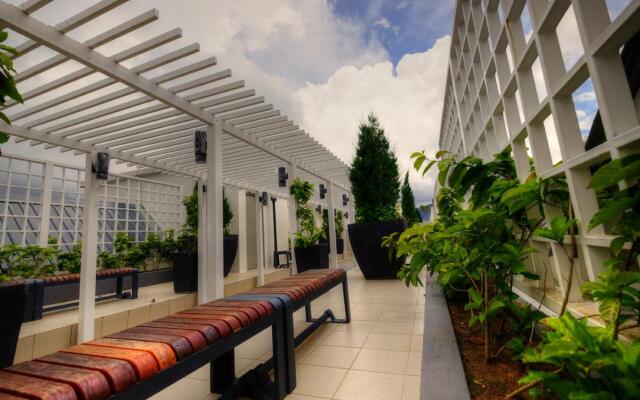 Play Residence at Golden Hills