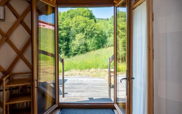 Yourtissimo - La Maison Rouge