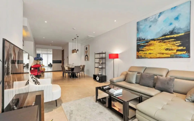 The Crest Residence Luxury by Metropole