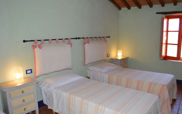 Apartment With Wonderful View in the Crete Senesi