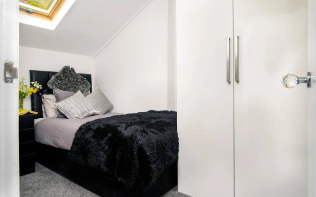 Sandybanks Loft - Penthouse Seaview Apartment on Promenade, Torquay
