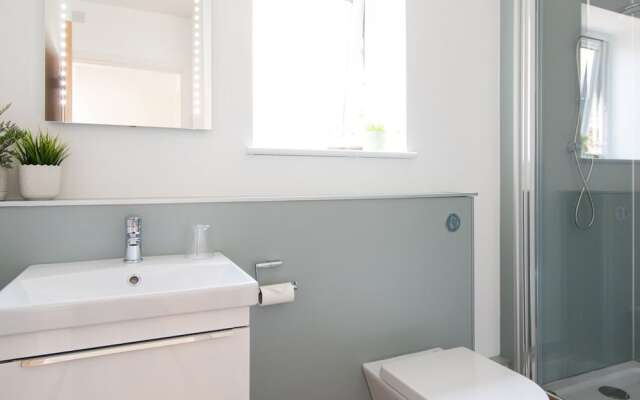 3BR Stylish Home Sea View Walk to East Wittering