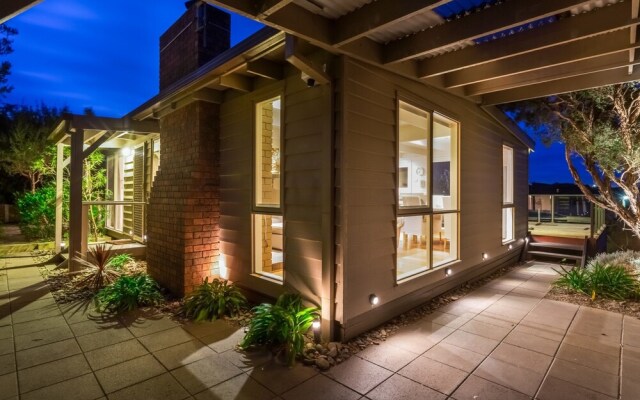 Banksia Back Beach House