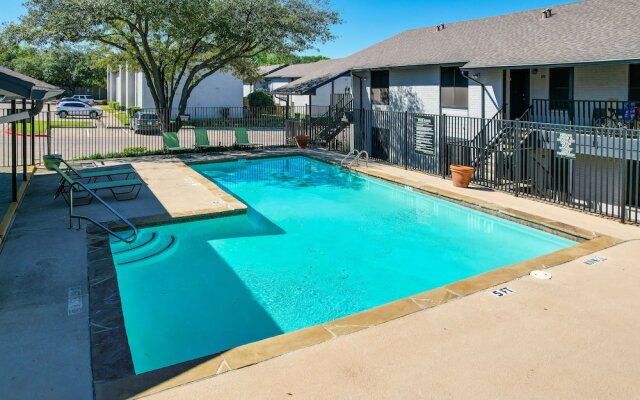 Near Stadiums: Grand Prairie Apt w/ Pool Access