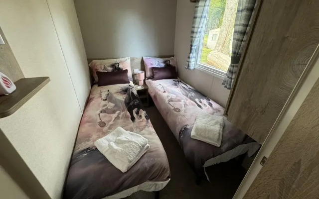 Berwick-upon-tweed - Caravan - Sleeps 6 - Parking