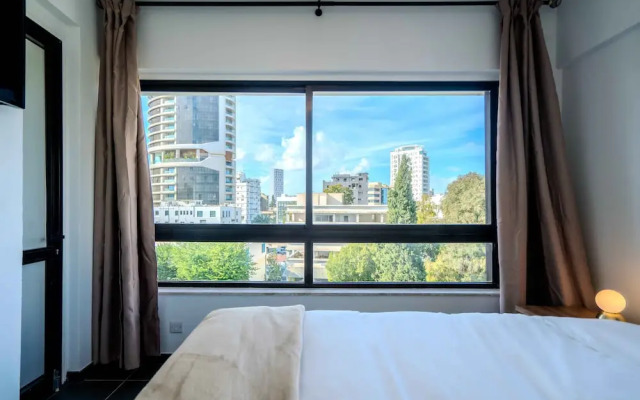 Chic City Center Stay With Stunning View