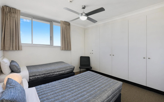 Elouera Tower Beachfront Apartments – Guest Rooms – Maroochydore