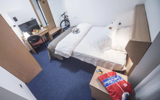 Fly Bike Hotel