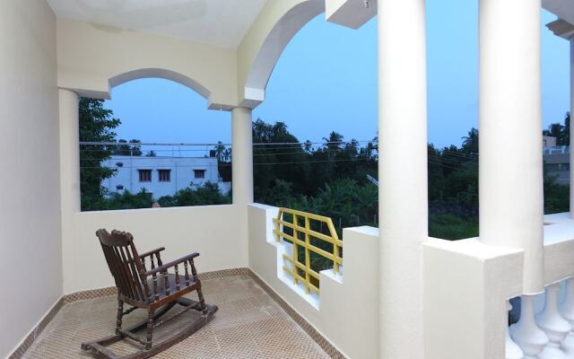 OYO 10910 Home Spacious 4BHK Near Paradise Beach