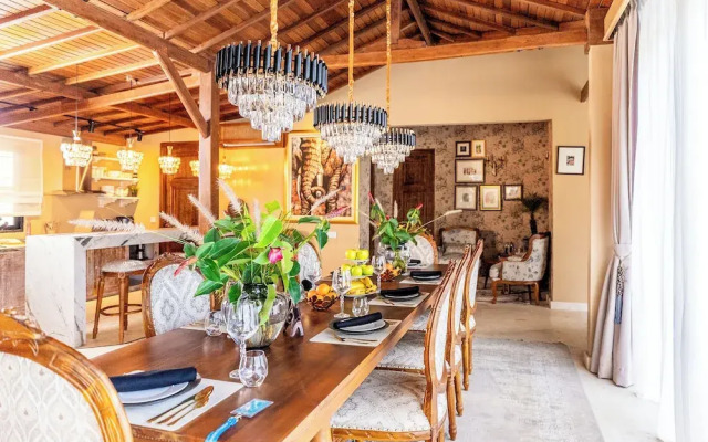 Luxurious Arakana Villa with Pool