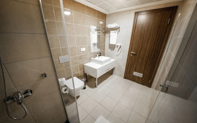 Qayser Deluxe Hotel