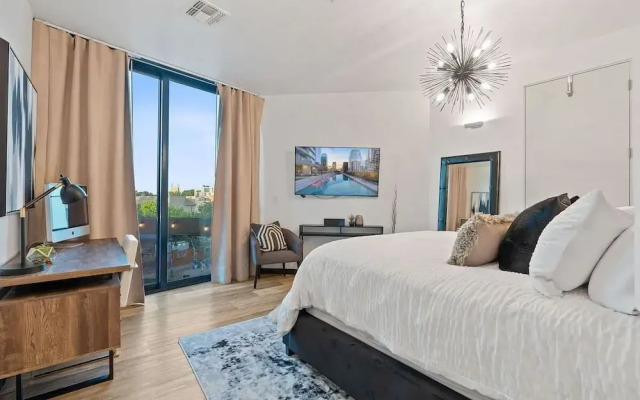 2BR Designer Condo East Downtown Austin