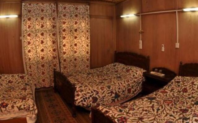 Peace of Mind Group of Houseboat