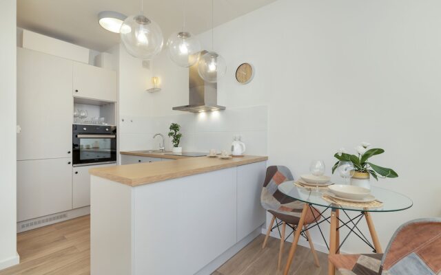 Spring Flowers Apartment by Renters