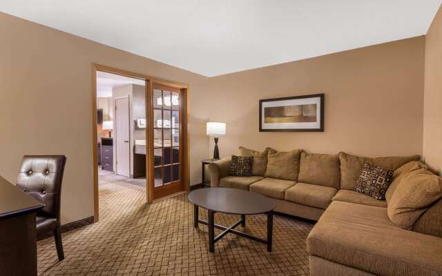 AmericInn by Wyndham Hartford WI