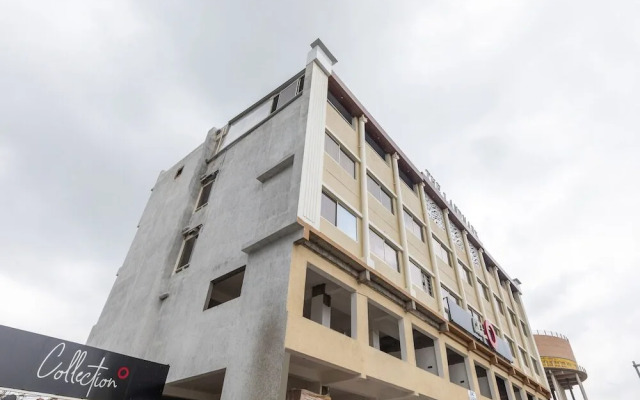 OYO Townhouse 327 C21 Mall