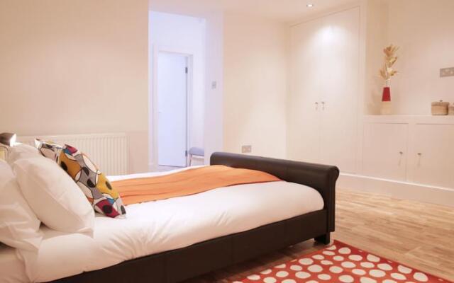 Modern 2 Bed Garden Flat in Maida Vale