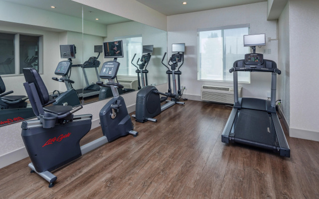Holiday Inn Express and Suites Modesto by IHG
