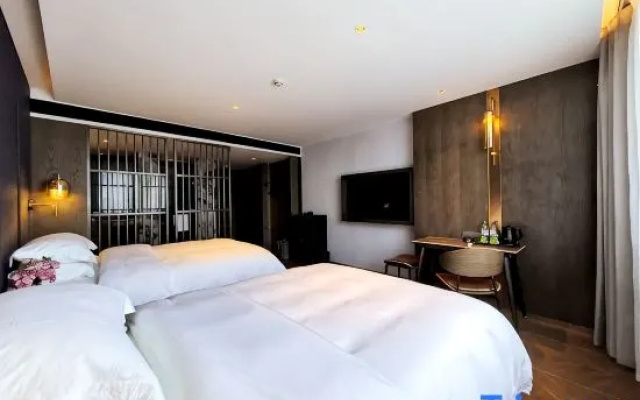Marriott Hotel (Shaoguandong Railway Station The History East Street)