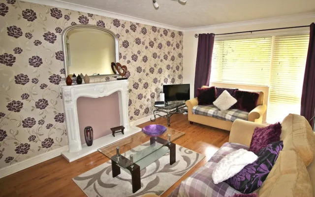 Balcony Apartment - Spacious 2 Large Beds