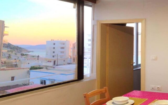 4th floor Apartment in town and near the sea