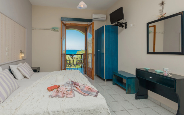 Kavos Psarou Studios and Apartments