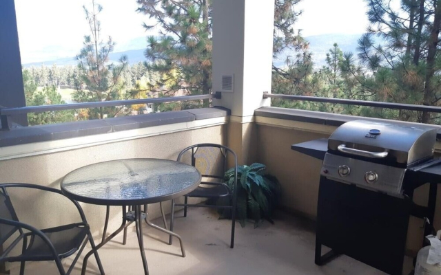 2312 Country Club Drive - 2 Bed + Den