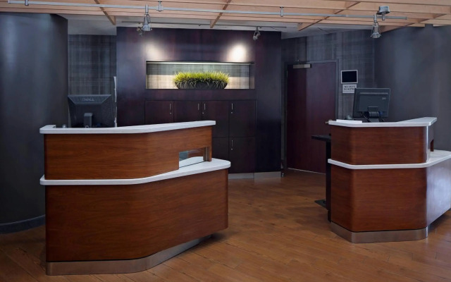 Courtyard by Marriott Long Island MacArthur Airport