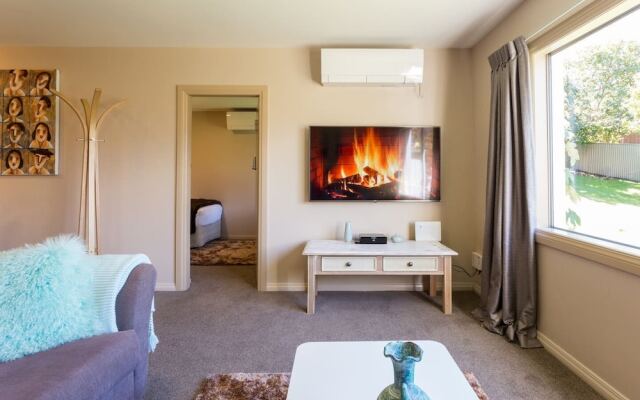 Large Distinctive AND Spacious Family Home