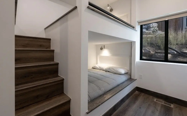 Scenic Perch 2 Bedroom Home