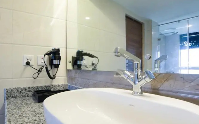 Ganapati Airport Hotel