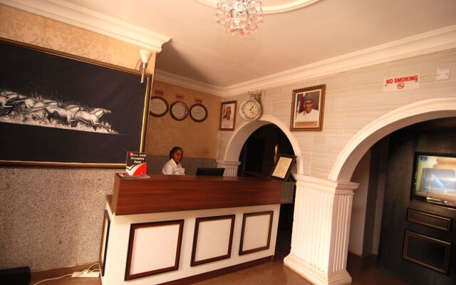 Ajoy Hotel And Suite