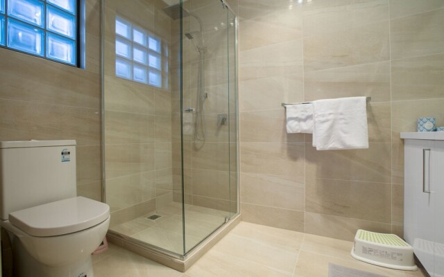 AU.JOY 3 Bed Townhouse Burwood 3