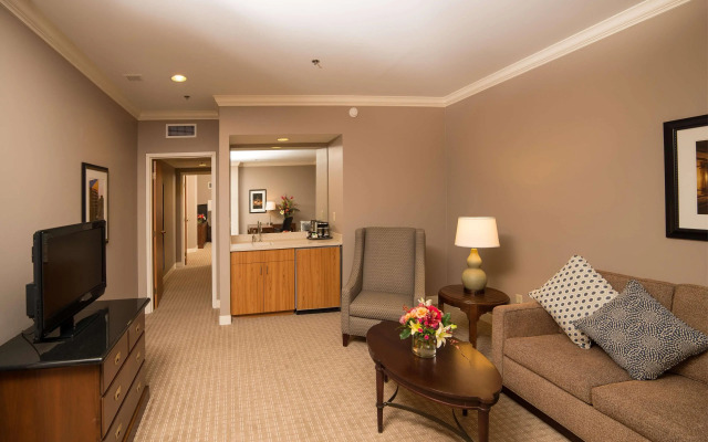 Hilton Indianapolis Hotel & Suites