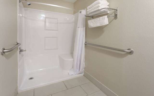 Super 8 by Wyndham Missouri Valley