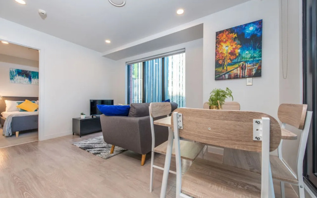 JHT - 1 BRM Apartment, Opposite to SkyTower with view