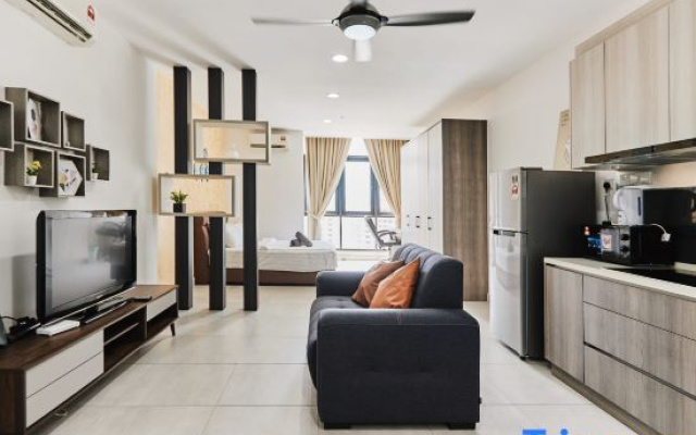 Queensville Comfy Studio  by MOKA