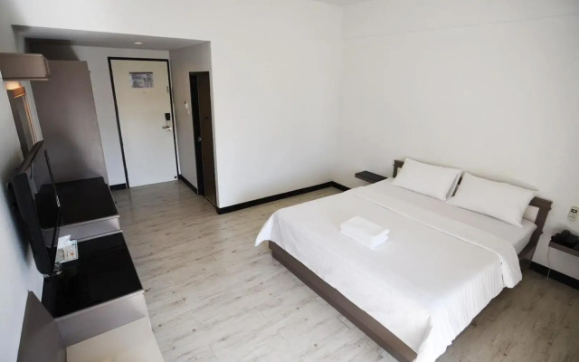 Hi Season Hotel