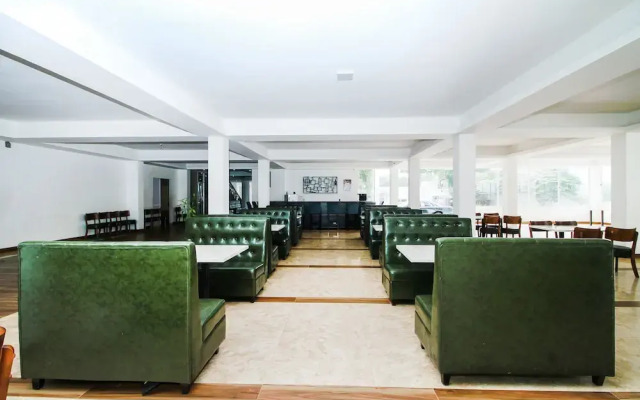 OYO 245 The Kings Bay Hotel