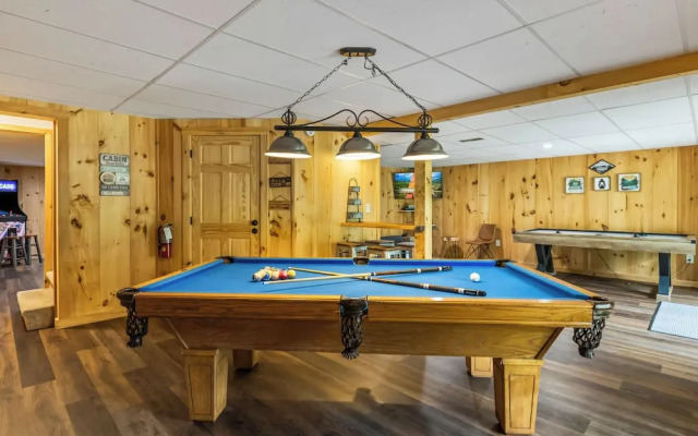 Cabin w/ Hot Tub, Theater & Games!