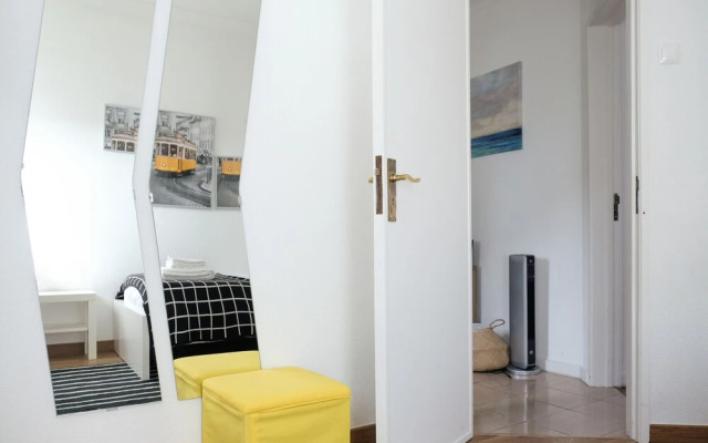06 Olive Grove Apartment