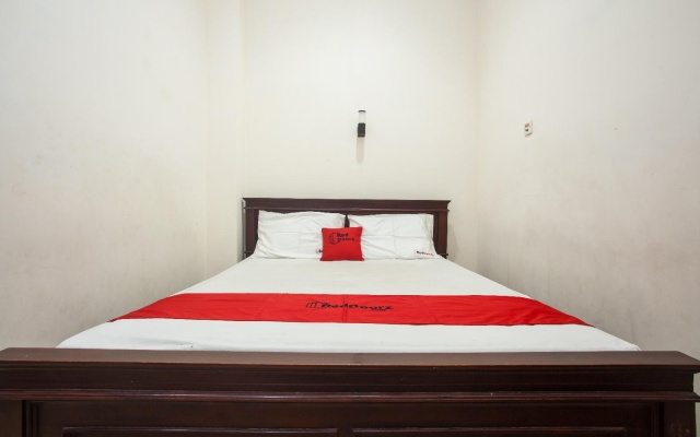 RedDoorz @ Raya Ngagel 2