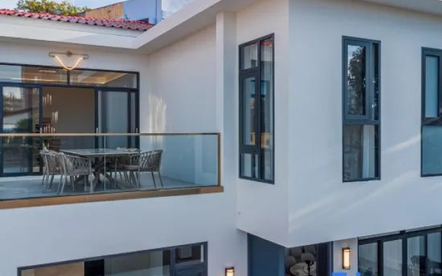 T M L-Urban 4 Bedroom-Independent Swimming Pool and Ktv