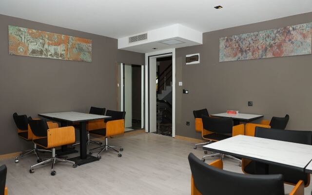 Garden Mode Airport Hotel