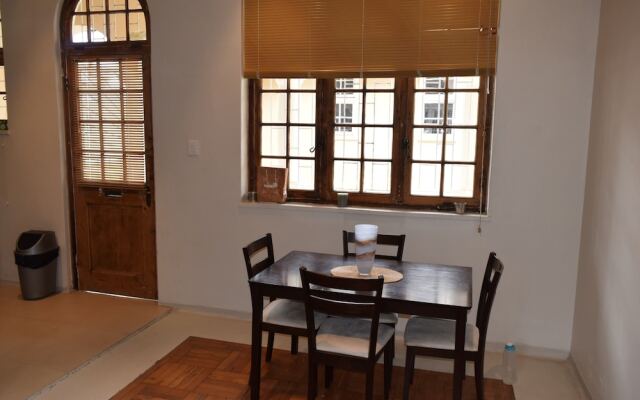 1 Bedroom Apartment Near Kloof Street
