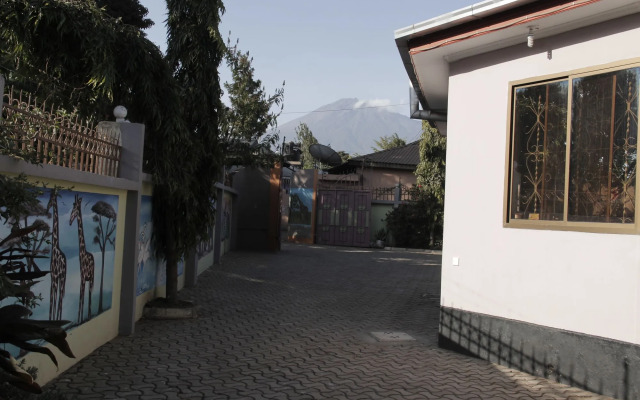 Arusha Giraffe Lodge