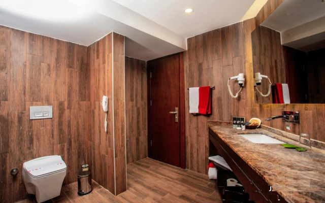 Manaspark Deluxe Hotel