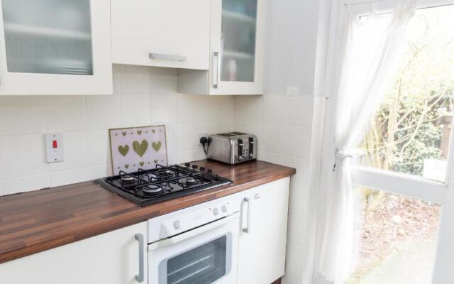 City Centre - Parking - Great Location - 4 Beds